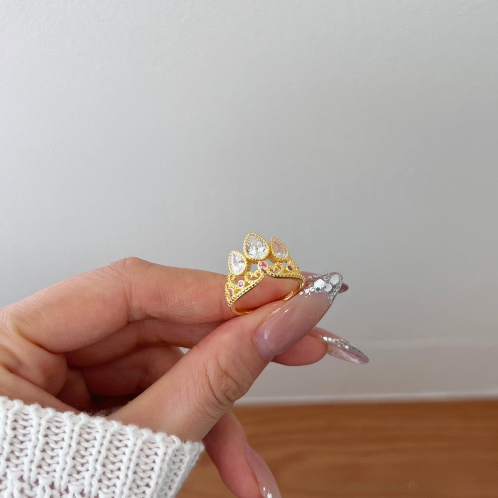 Kronstil Zircon Ring