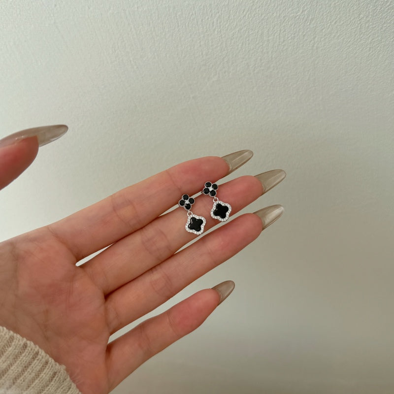 Svart Dubbis Örhängen