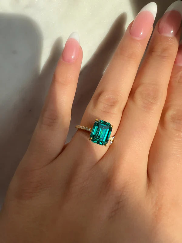 Emeralda Fellyso Ring